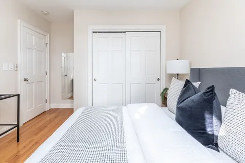 $949,000 | 76 West Cedar Street, Unit 4F, Boston, MA 02114