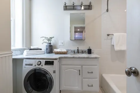 $949,000 | 76 West Cedar Street, Unit 4F, Boston, MA 02114