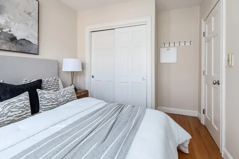 $949,000 | 76 West Cedar Street, Unit 4F, Boston, MA 02114