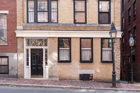 $949,000 | 76 West Cedar Street, Unit 4F, Boston, MA 02114