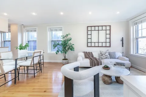 $949,000 | 76 West Cedar Street, Unit 4F, Boston, MA 02114