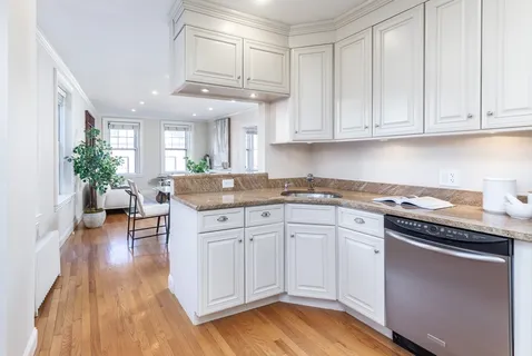 $949,000 | 76 West Cedar Street, Unit 4F, Boston, MA 02114