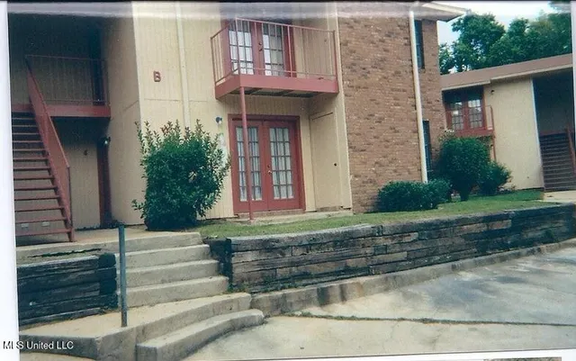 $995 | 836 Riverview Drive, Unit 7, Jackson, MS 39202