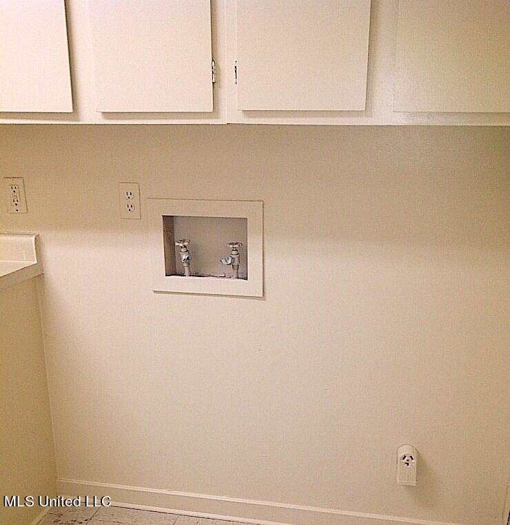 836 Riverview Drive, Unit 7 Jackson, MS 39202 - Photo 4 of 12 Riverview Apartment (3)