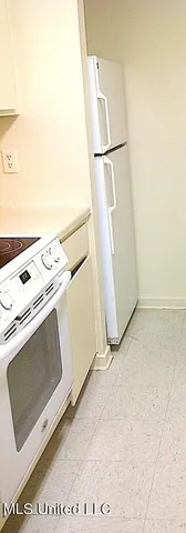 $995 | 836 Riverview Drive, Unit 7, Jackson, MS 39202