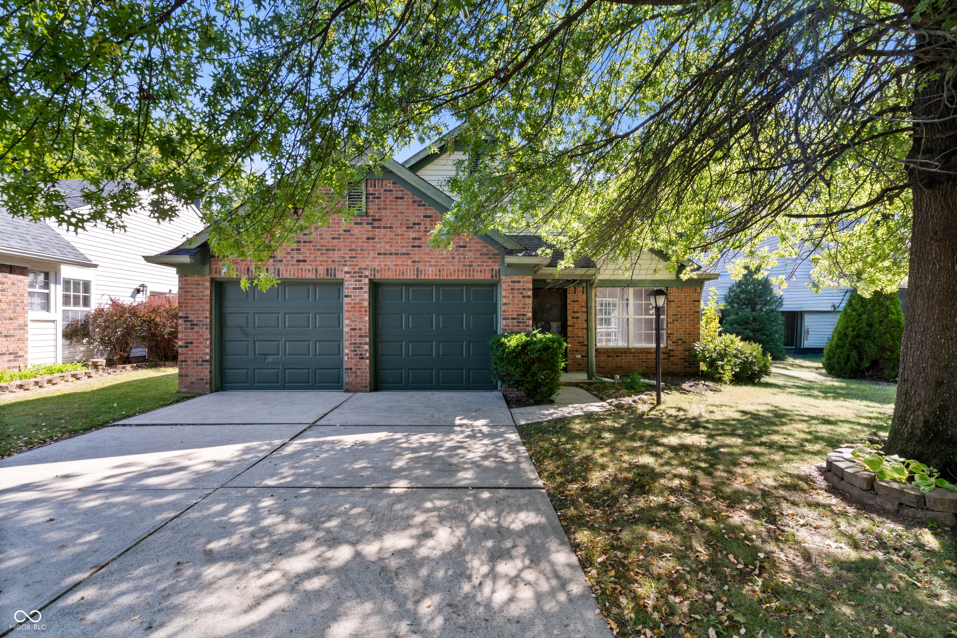 9716 Spruce Lane Fishers, IN 46038 - Photo 2 of 29