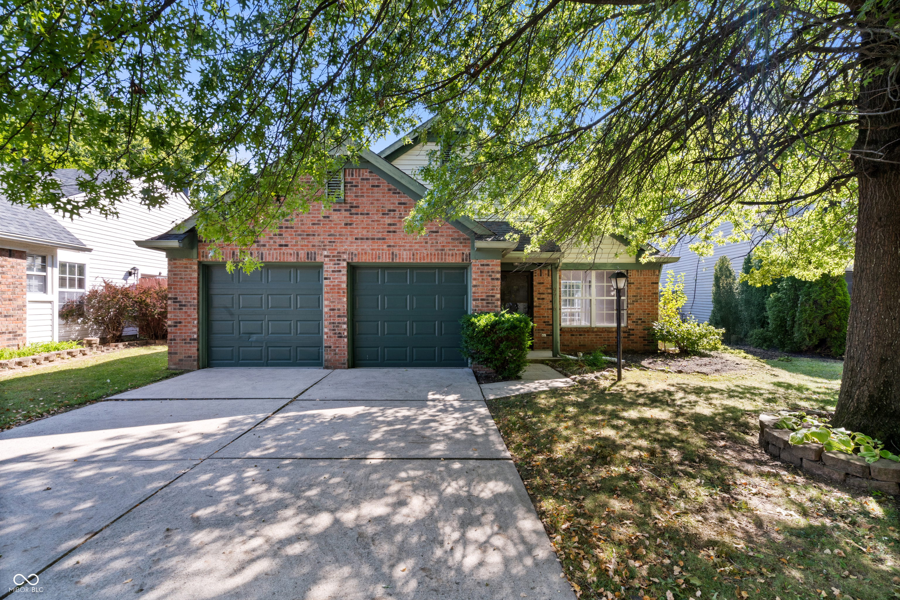 9716 Spruce Lane Fishers, IN 46038 - Photo 3 of 29