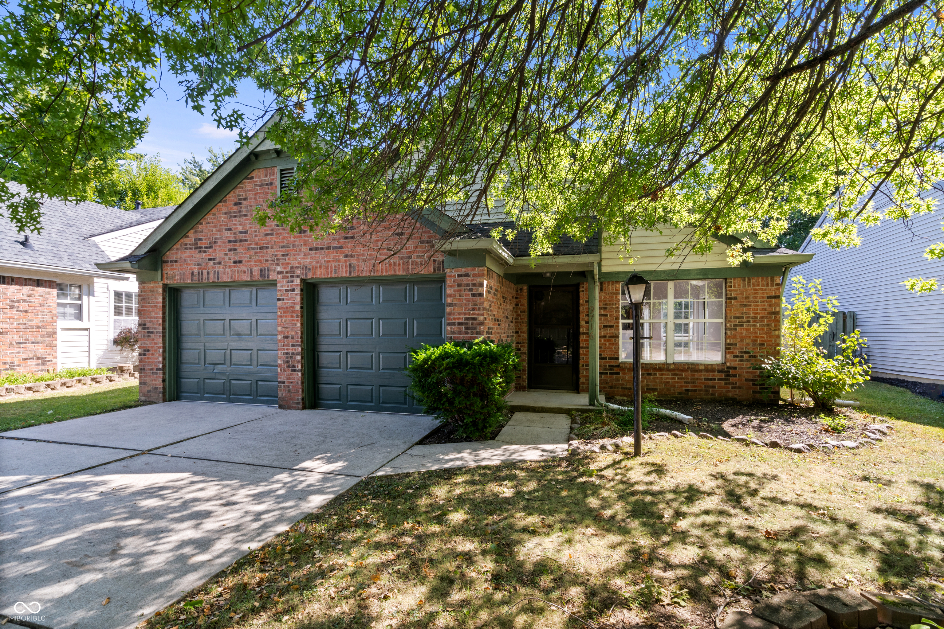 9716 Spruce Lane Fishers, IN 46038 - Photo 4 of 29