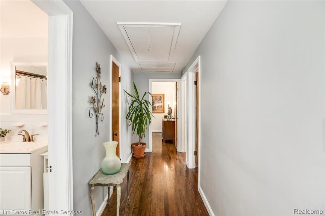1439 Hawthorne Road Grosse Pointe, MI 48236 - Photo 15 of 20 1439 Hawthorne Rd Grosse-large-014-21-1439 Hawthorne Road00009-1500x1000-72dpi.jpg