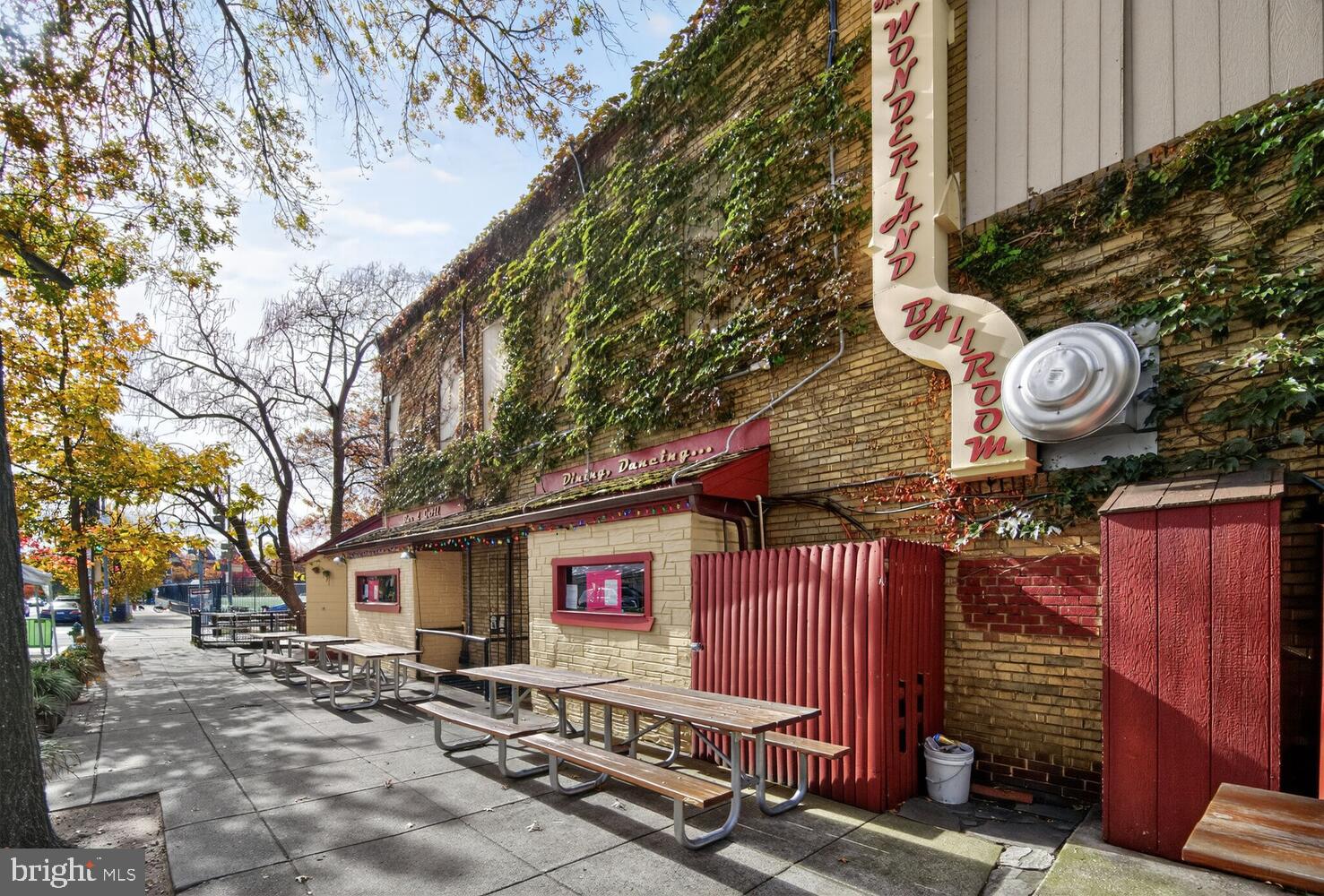 1000 Park Road Northwest Washington, DC 20010 - Photo 27 of 30 a front view of a house