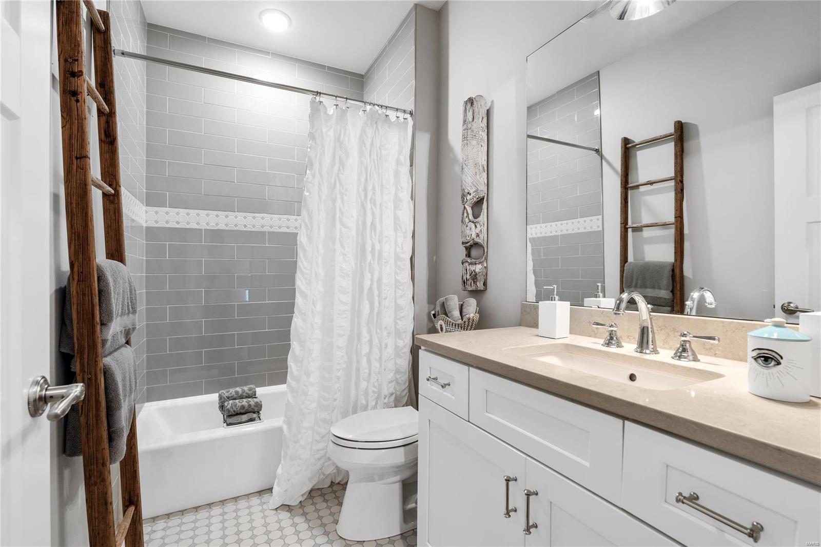 810 South Price Road Ladue, MO 63124 - Photo 34 of 52