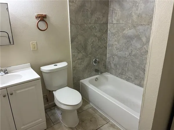 $2,000 | 2320 Amelia Street, New Orleans, LA 70115