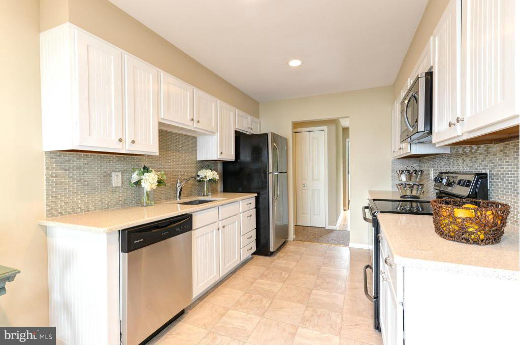 23 Tower Point Road Chesapeake City, MD 21915 - Photo 8 of 30 Galley Kitchen