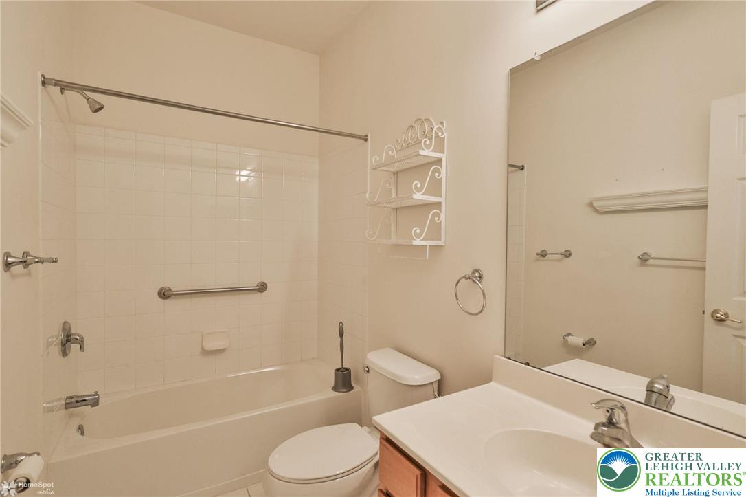 2064 Kingsview Road Lower Macungie Township, PA 18062 - Photo 18 of 71