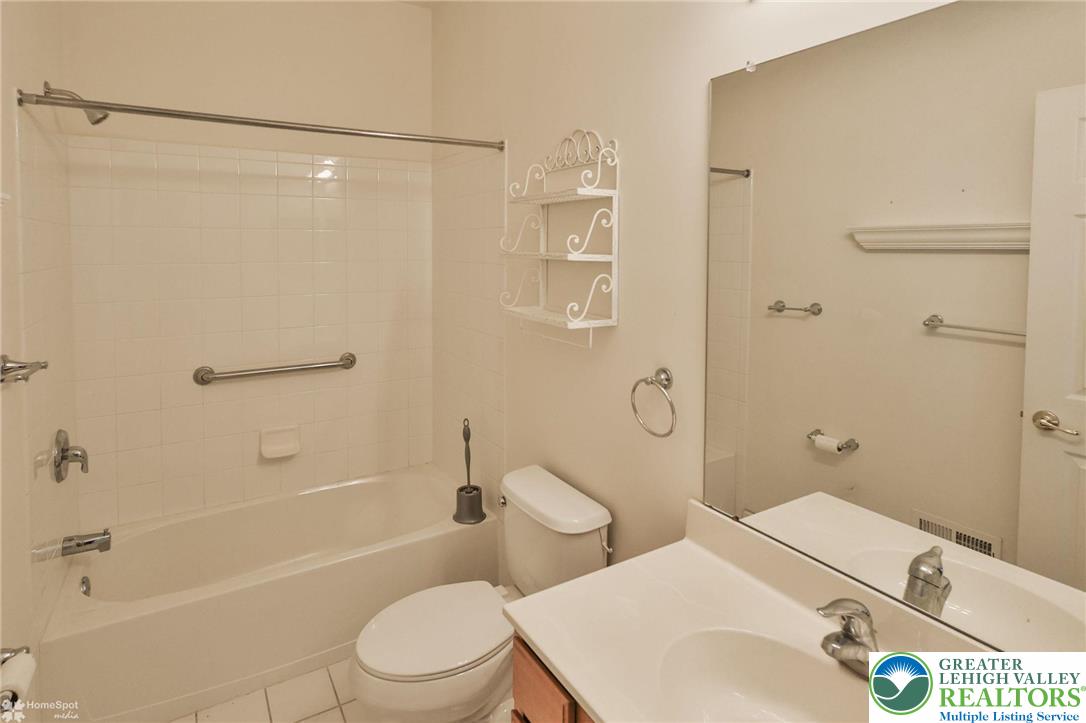 2064 Kingsview Road Lower Macungie Township, PA 18062 - Photo 19 of 71