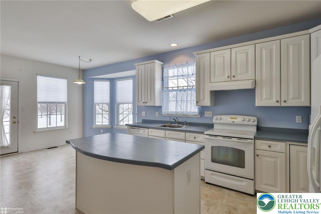 2064 Kingsview Road Lower Macungie Township, PA 18062 - Photo 30 of 71