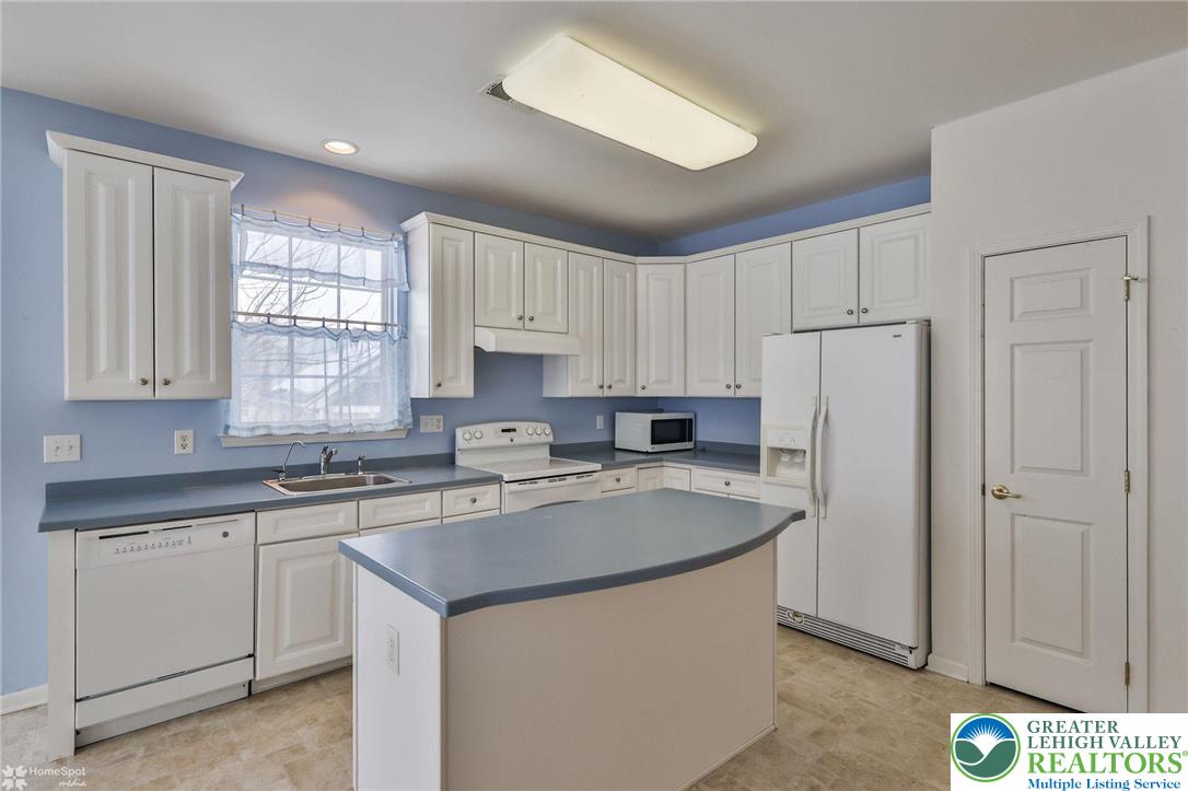 2064 Kingsview Road Lower Macungie Township, PA 18062 - Photo 32 of 71