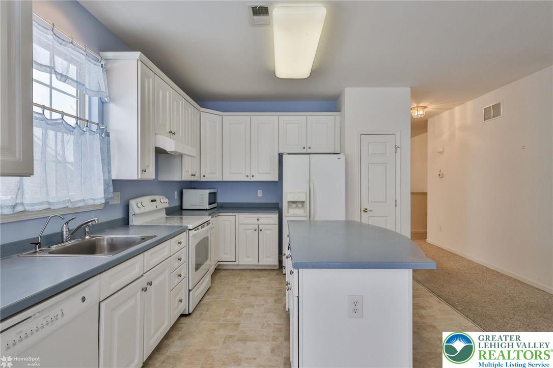 2064 Kingsview Road Lower Macungie Township, PA 18062 - Photo 33 of 71