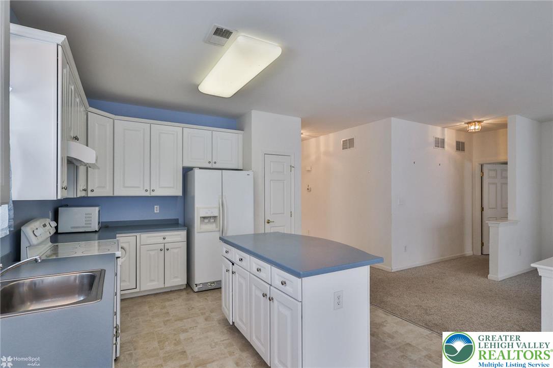 2064 Kingsview Road Lower Macungie Township, PA 18062 - Photo 34 of 71