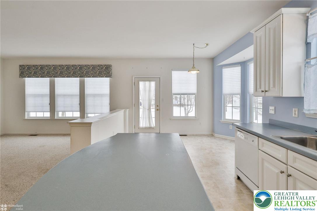 2064 Kingsview Road Lower Macungie Township, PA 18062 - Photo 37 of 71