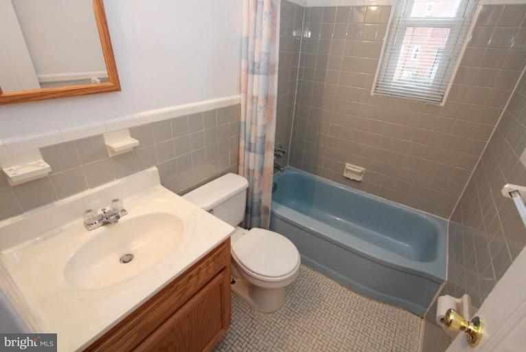 636 Riggs Road Northeast Washington, DC 20011 - Photo 17 of 24 Bath #2