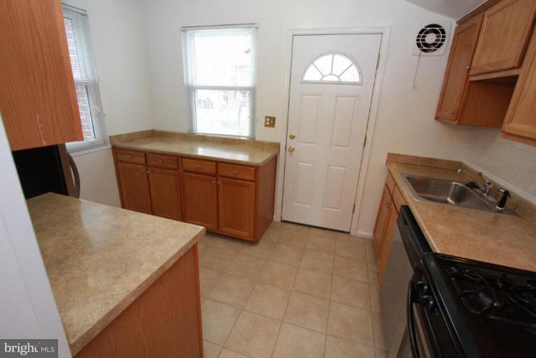 636 Riggs Road Northeast Washington, DC 20011 - Photo 9 of 24 Kitchen