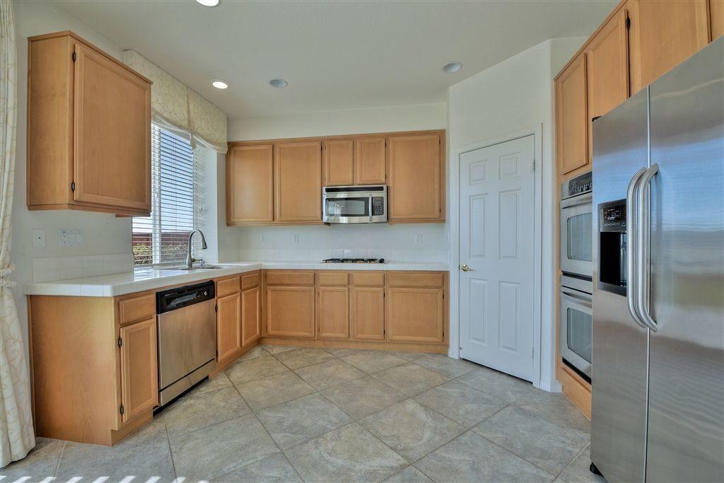 665 Helmsdale Road San Marcos, CA 92069 - Photo 11 of 25 Gallery Image 11