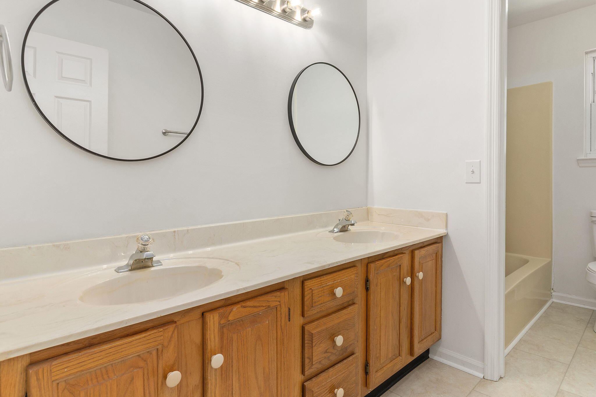 1808 Hidden Harbor Road Hixson, TN 37343 - Photo 41 of 73 upstairs bath
