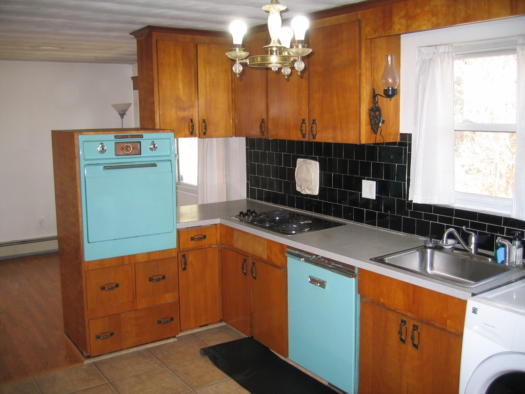 84 Lowther Road Framingham, MA 01701 - Photo 3 of 16 Gallery Image 3
