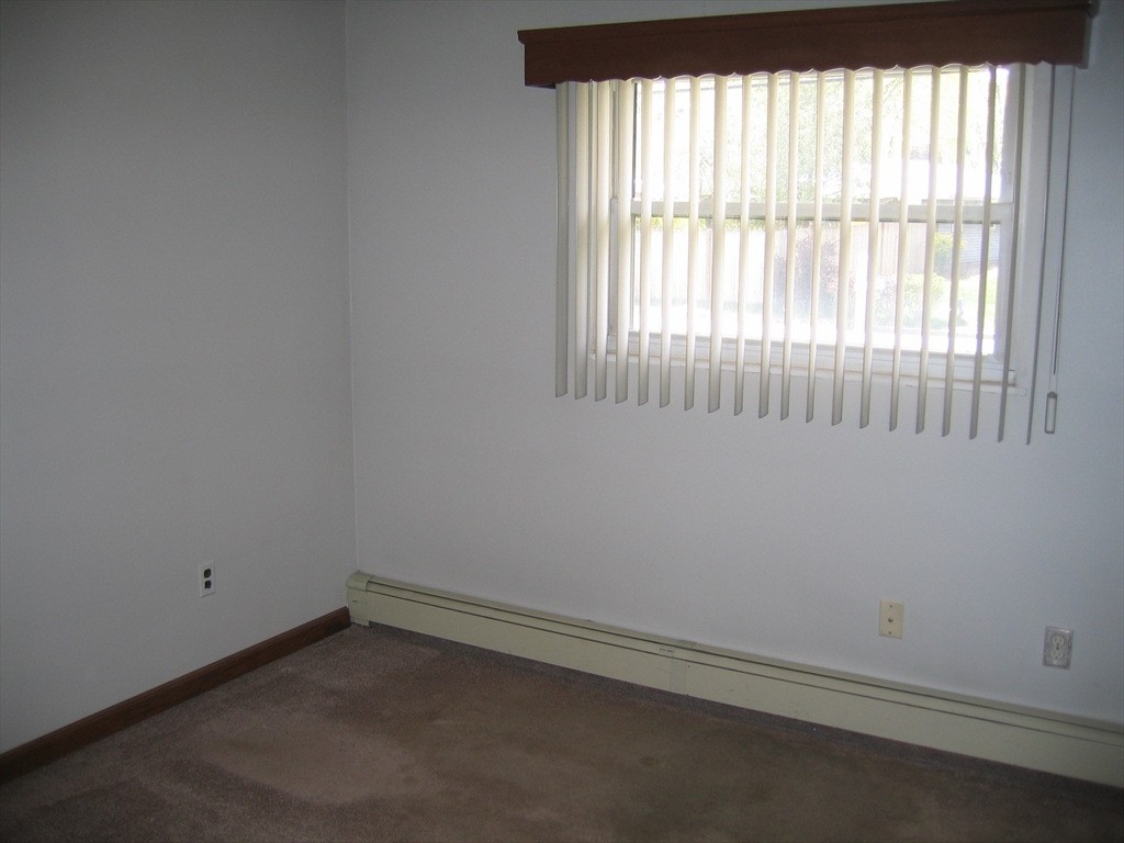 84 Lowther Road Framingham, MA 01701 - Photo 5 of 16 Gallery Image 5