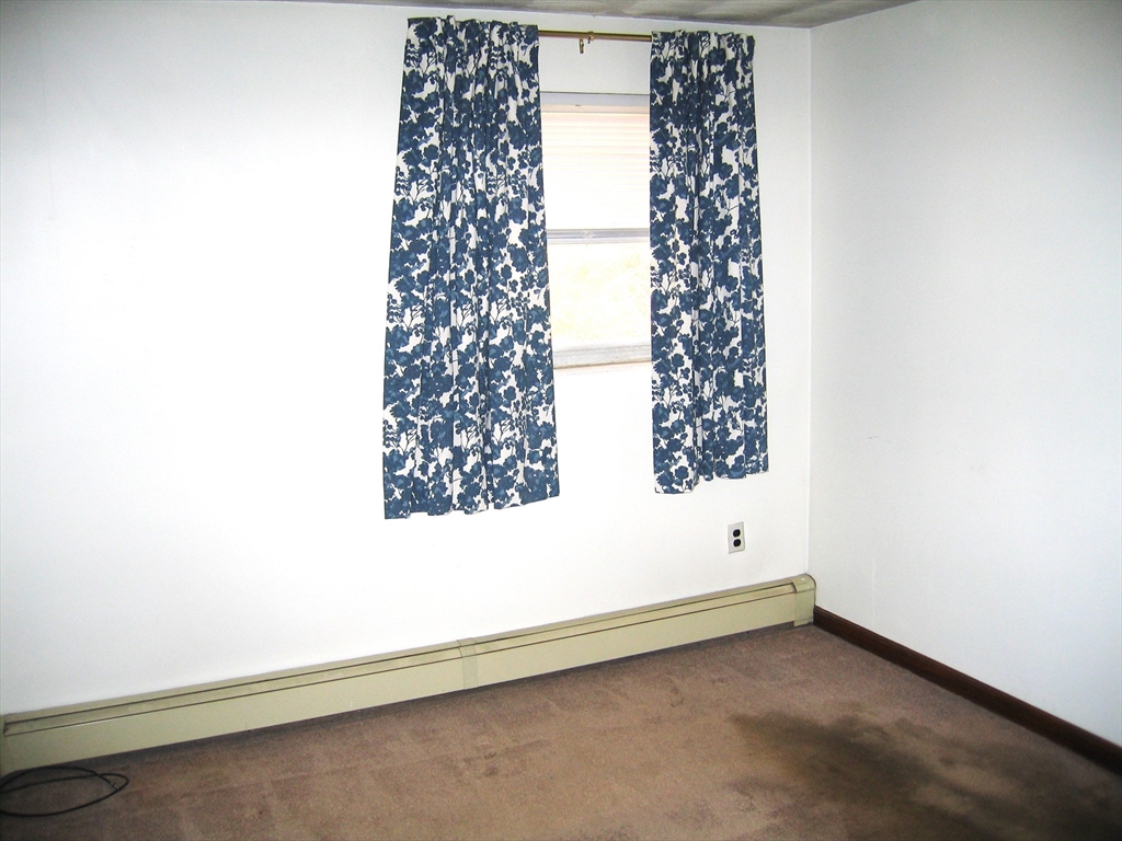 84 Lowther Road Framingham, MA 01701 - Photo 6 of 16 Gallery Image 6
