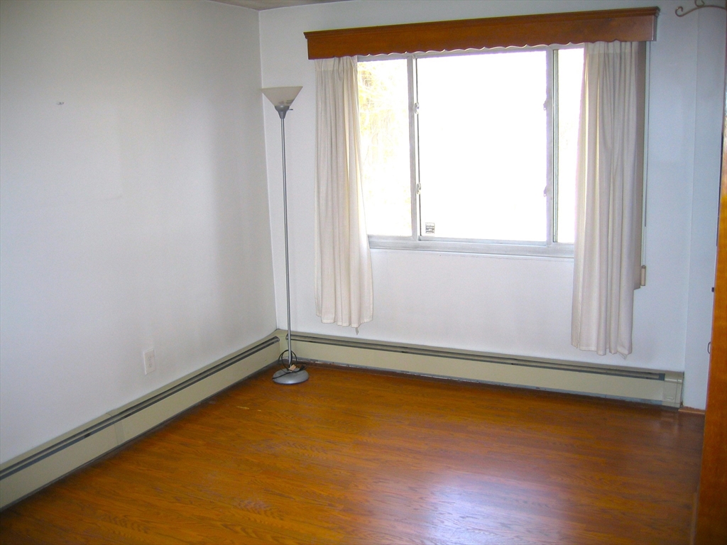 84 Lowther Road Framingham, MA 01701 - Photo 10 of 16 Gallery Image 10