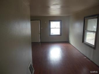 153 Cameron Road St. Louis, MO 63137 - Photo 3 of 10
