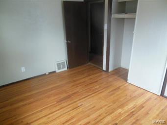 153 Cameron Road St. Louis, MO 63137 - Photo 9 of 10