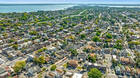 a picture of a park with an bench