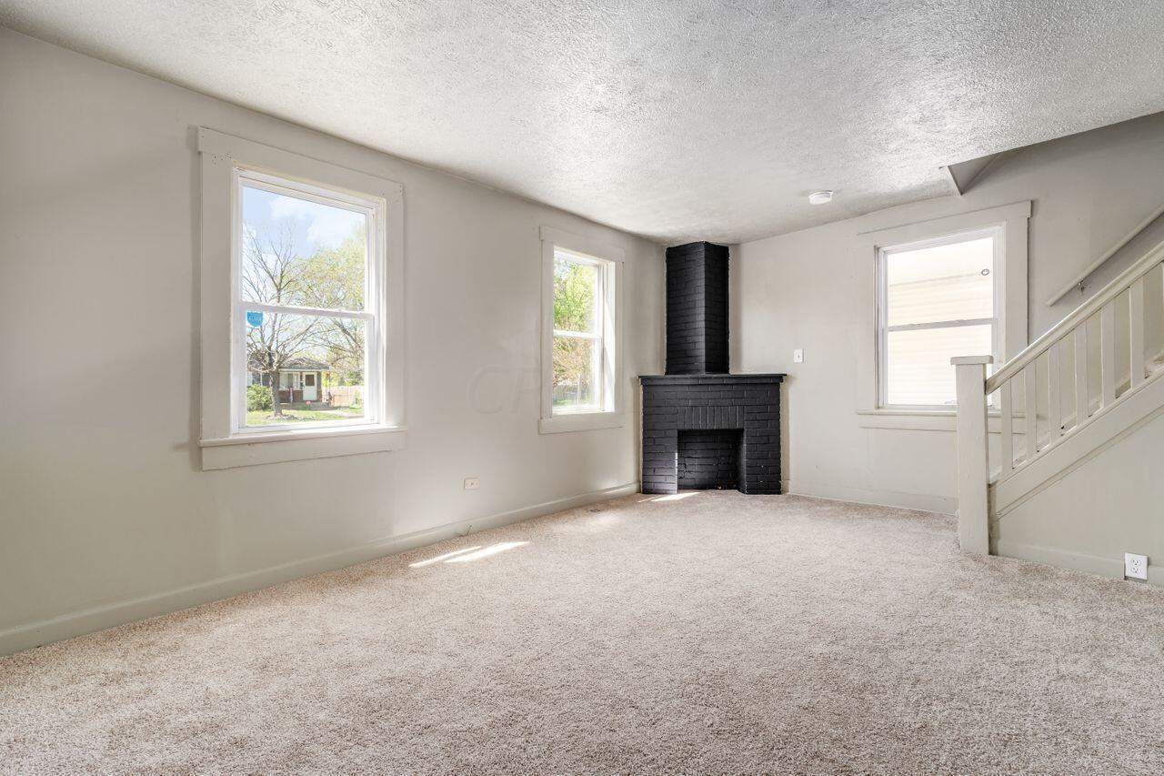 574 South Hampton Road Columbus, OH 43213 - Photo 4 of 28 S_-_574_S_Hampton_Rd_-_016