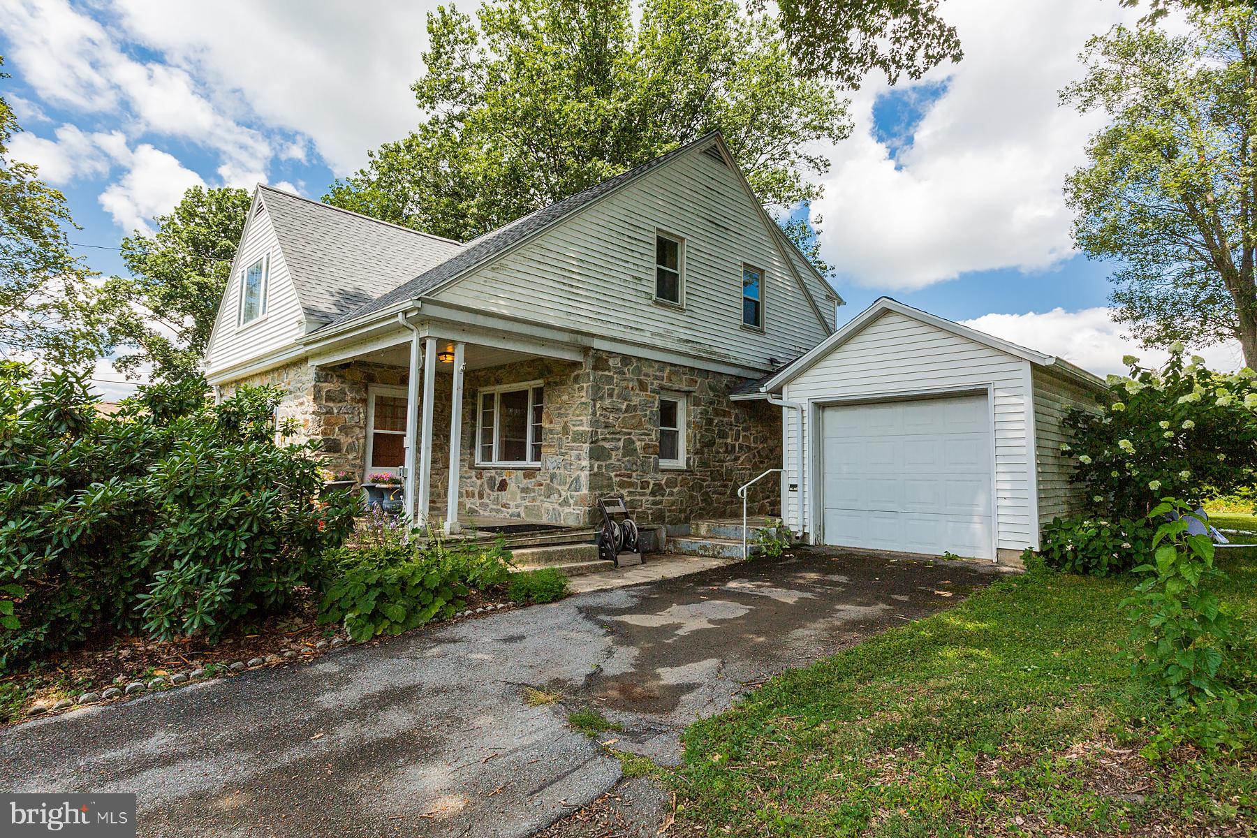 2037 Stone Mill Road Lancaster, PA 17603 - Photo 5 of 72 detached one-car garage