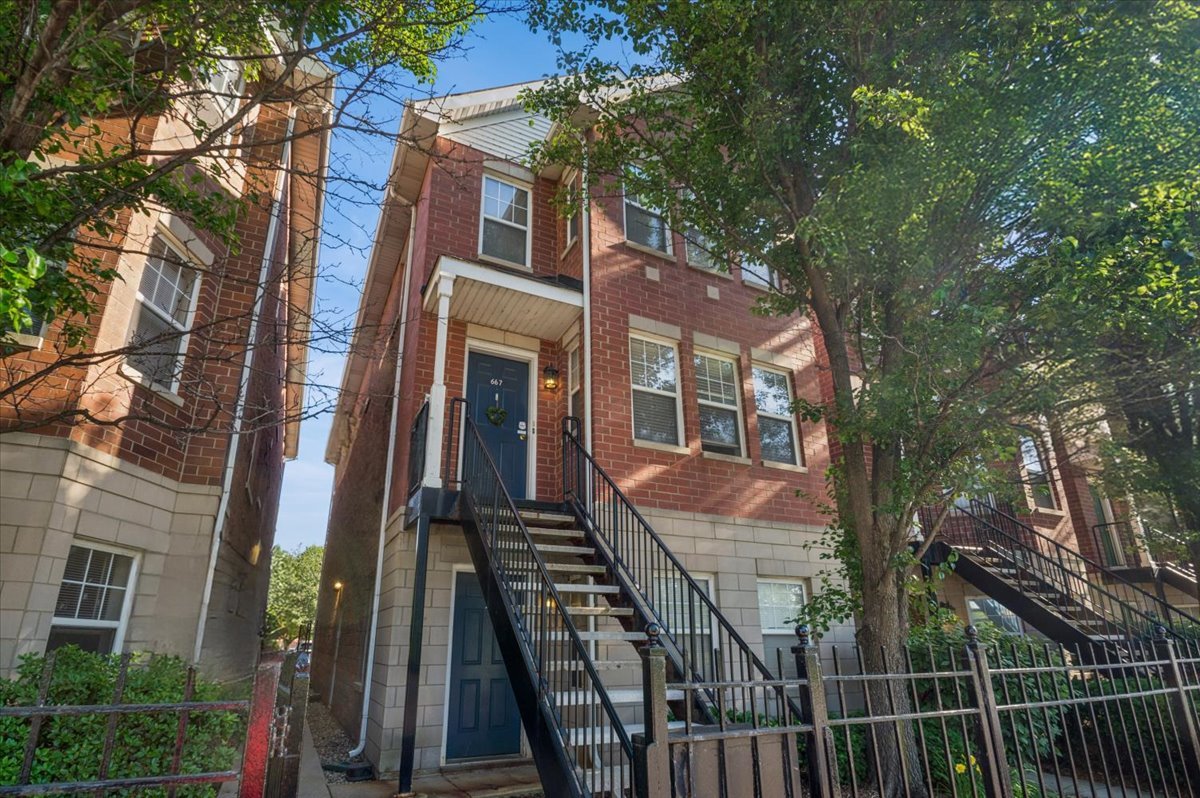 667 West Division Street, Unit 3C Chicago, IL 60610 - Photo 1 of 23