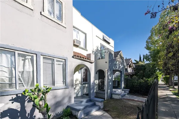 $974,000 | 1500 South Hobart Boulevard, Los Angeles, CA 90006