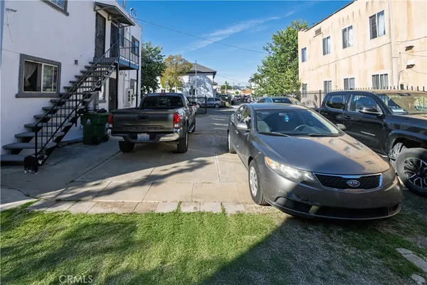 $974,000 | 1500 South Hobart Boulevard, Los Angeles, CA 90006