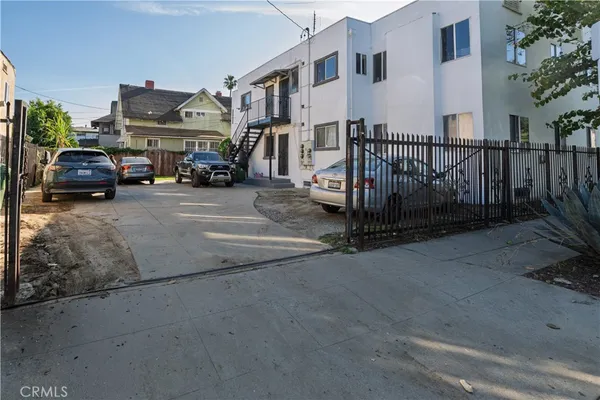 $974,000 | 1500 South Hobart Boulevard, Los Angeles, CA 90006