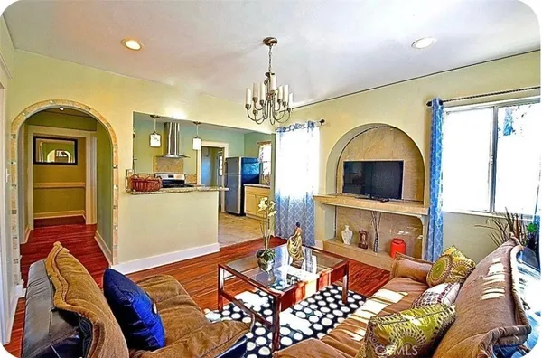 $974,000 | 1500 South Hobart Boulevard, Los Angeles, CA 90006