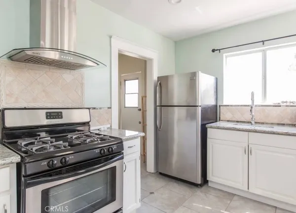 $974,000 | 1500 South Hobart Boulevard, Los Angeles, CA 90006