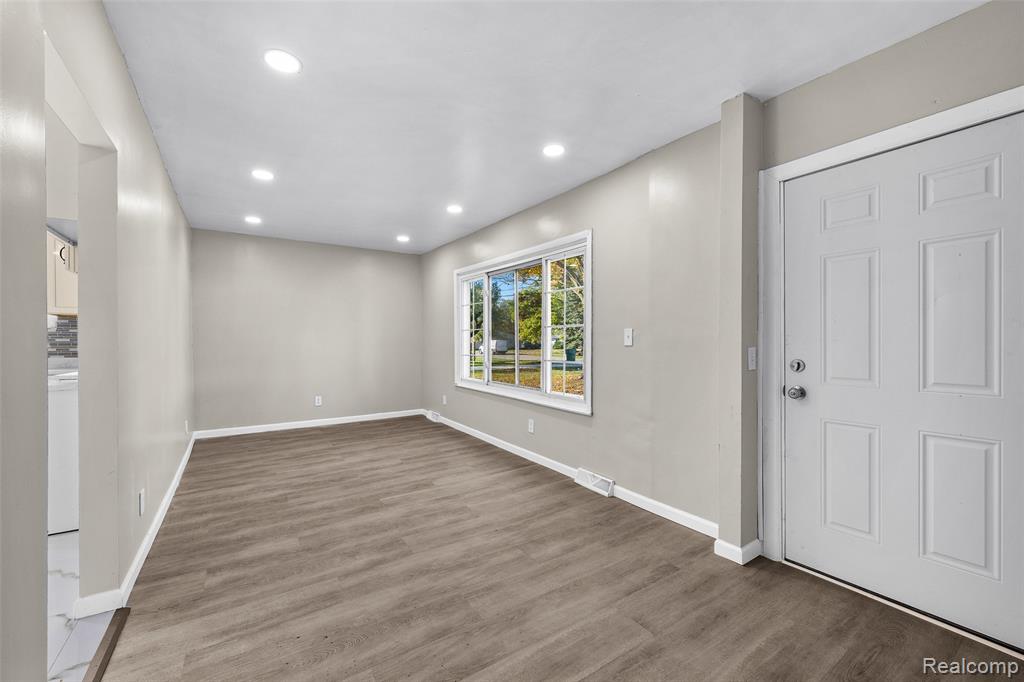 6931 Ball Road Romulus, MI 48174 - Photo 11 of 31