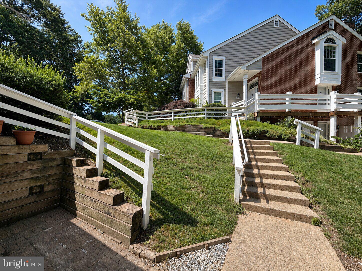 11150 Beaver Trail Court Reston, VA 20191 - Photo 4 of 20 Entry