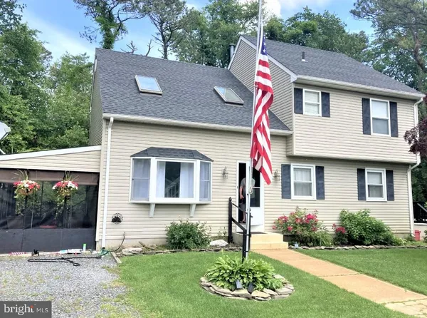 a front view of house with yard