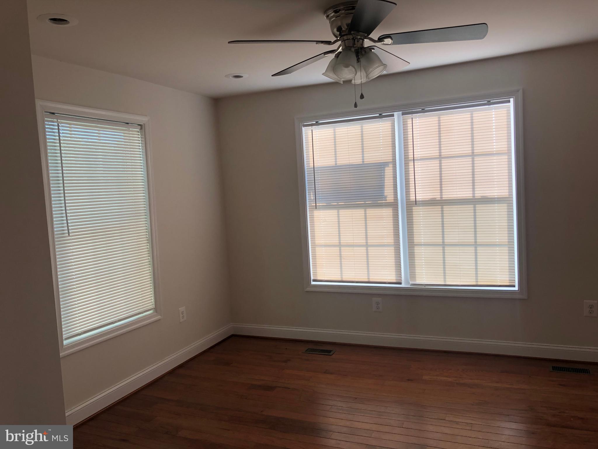 13613 Dumfries Road Manassas, VA 20112 - Photo 14 of 16 Living room