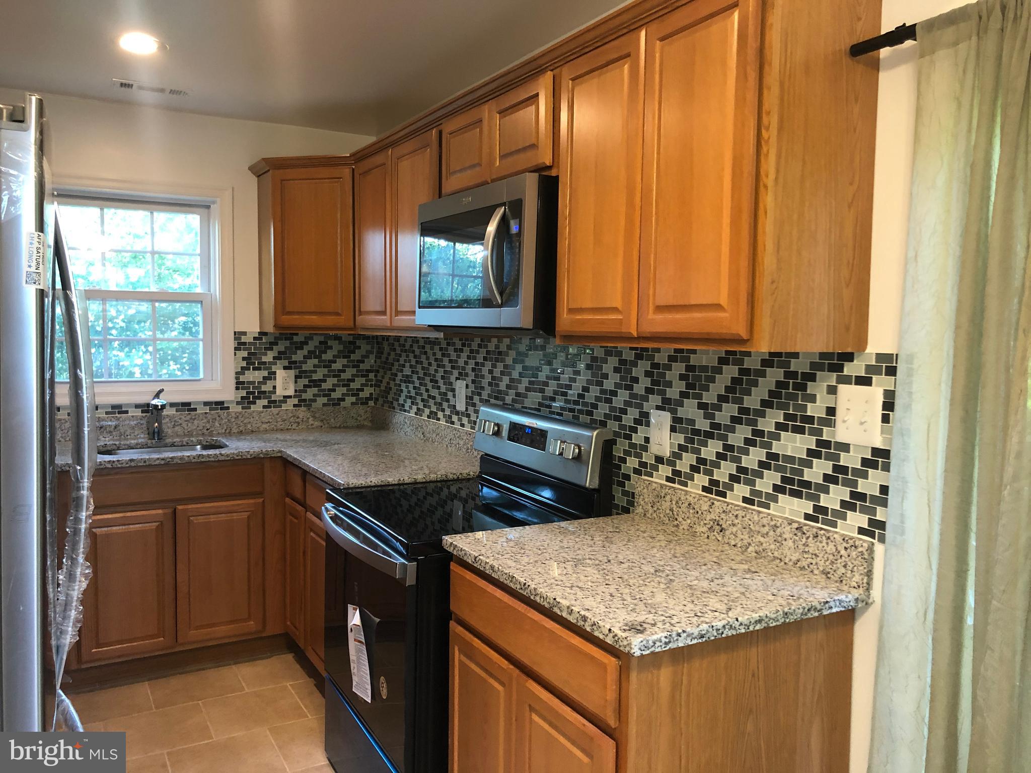 13613 Dumfries Road Manassas, VA 20112 - Photo 6 of 16 Kitchen2