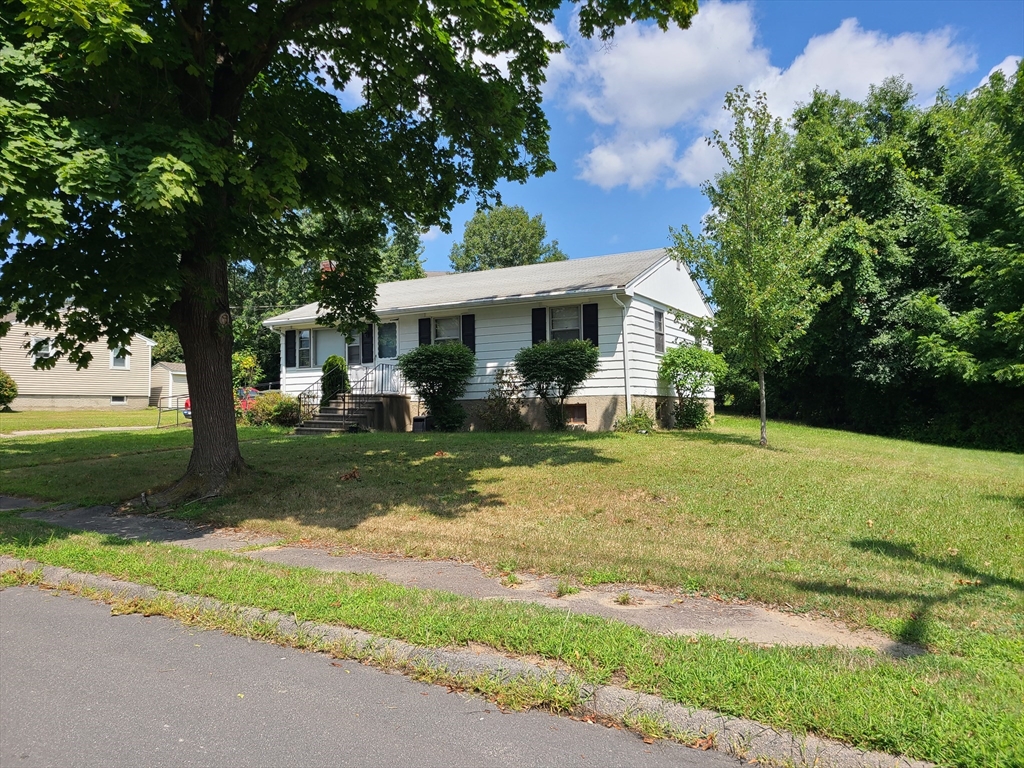 28 Andersen Road Braintree, MA 02184 - Photo 3 of 10 Gallery Image 3