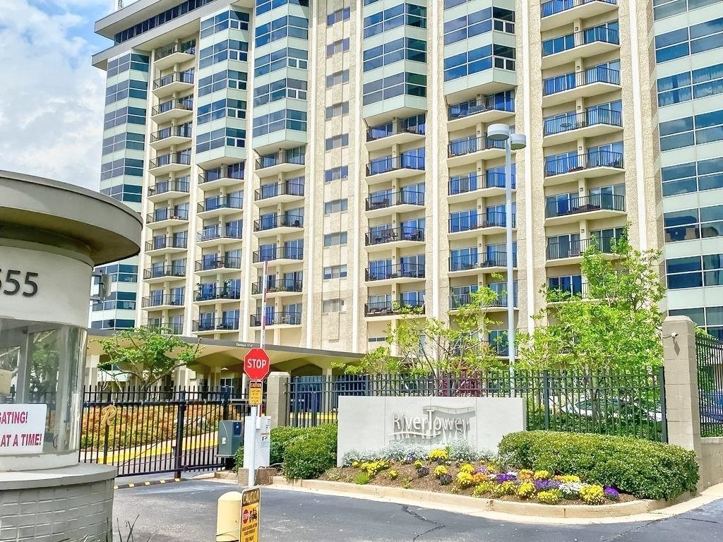 655 Riverside Drive, Unit 205A Memphis, TN 38103 - Photo 2 of 24 front view of a building